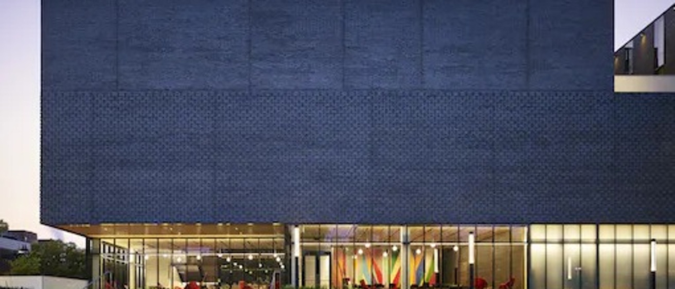 A photo at night of the outside of the Stanley Museum of art by Nick Merrick