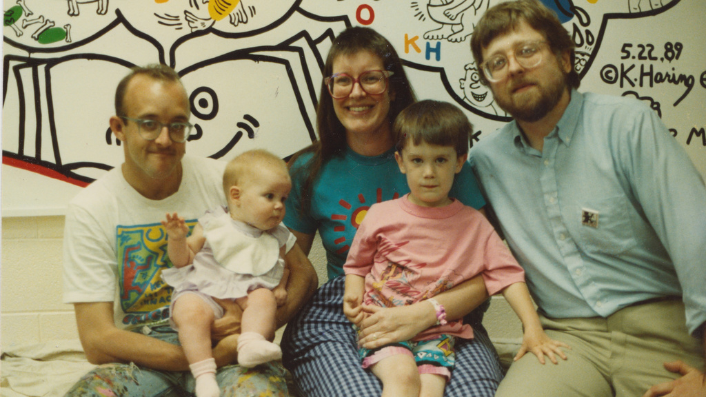 Keith Haring with Colleen Ernst, her husband, Bill Radl, and their two children, Sophie Radl (left) and Max Radl (right). Photographer unknown. Image courtesy of Colleen Ernst. © Keith Haring Foundation.