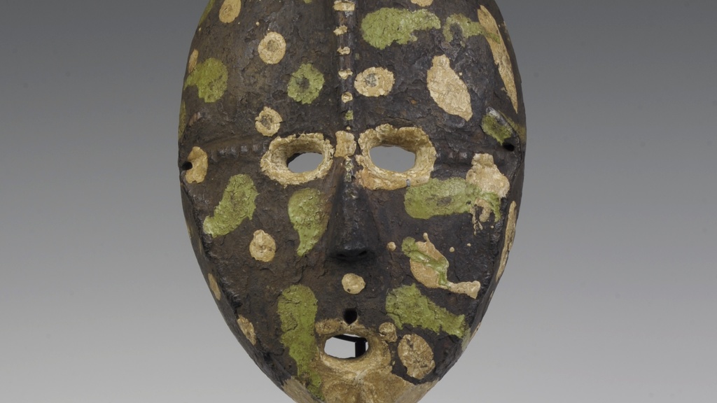 A wooden African mask